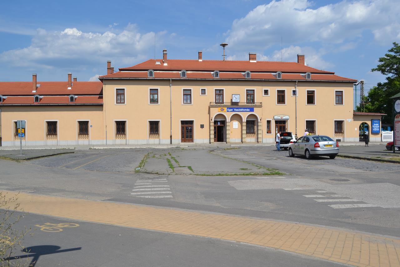 Lokomotiv Motel Eger Exterior foto