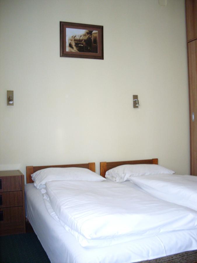 Lokomotiv Motel Eger Exterior foto